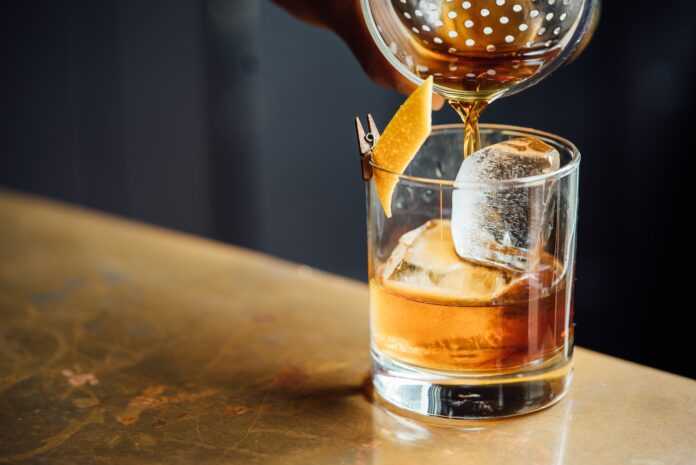 adam-jaime-dmkmrNptMpw-unsplash Best cocktail bars Soho
