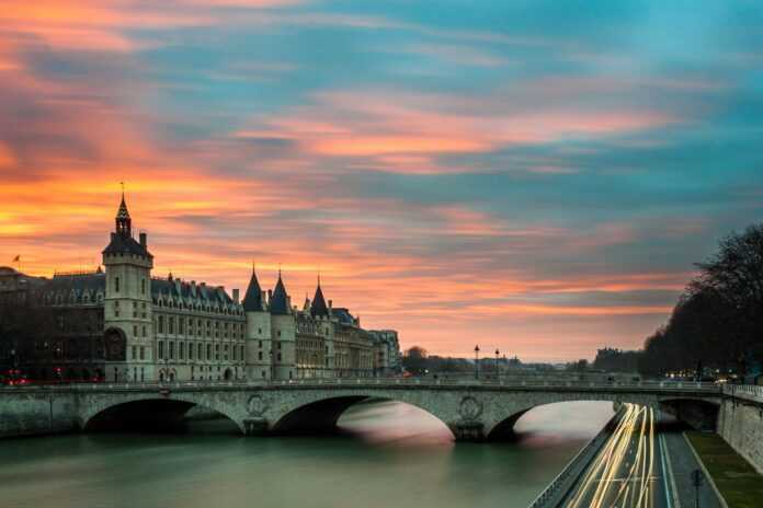 bruno-abatti-mEfIhOTH27w-unsplash (1) French traditions