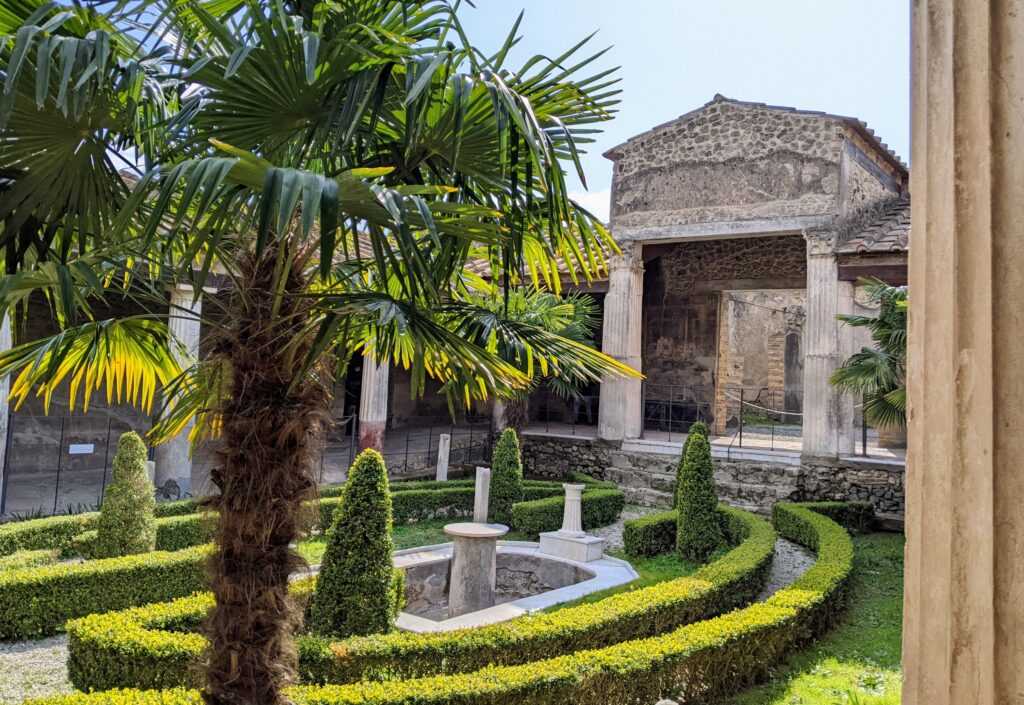 10 interesting pompeii ruins