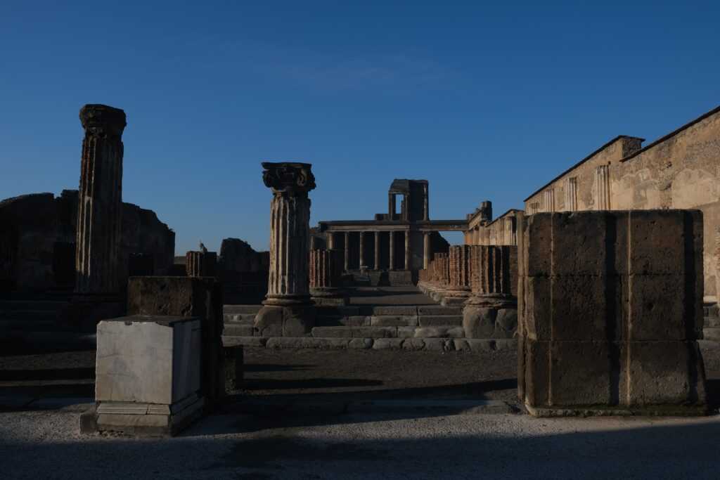 10 interesting pompeii ruins