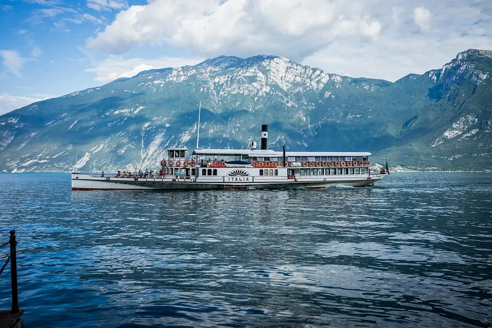ferry service lake garda