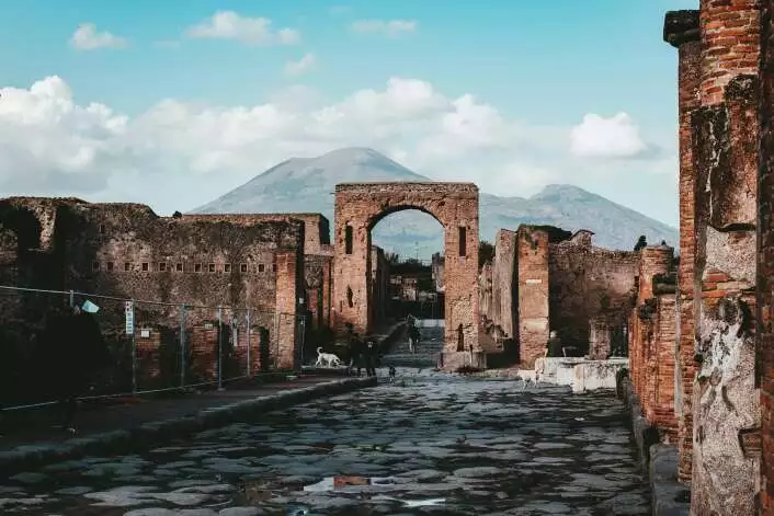 10 Interesting Pompeii Ruins